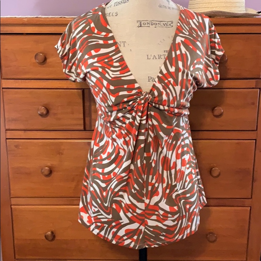 Chaus sz S short sleeve V neck top